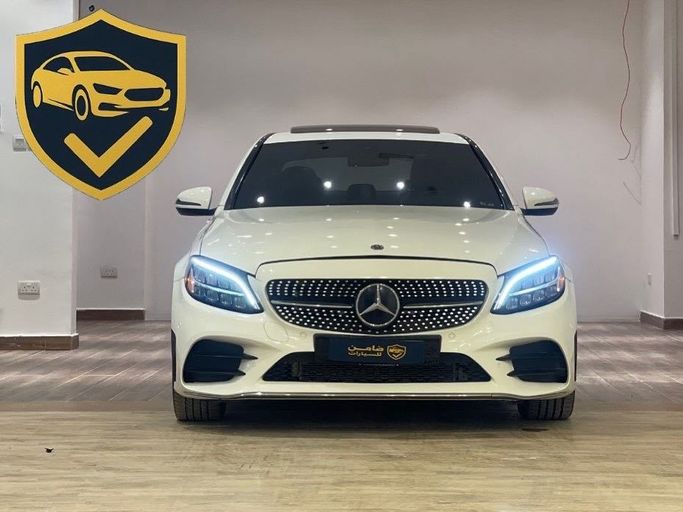 Подержанный Mercedes-Benz C-Class 300 IV (W205) Рестайлинг, 2.0 л, 2019 в Оман, Маскат от Damin Motors Белый цвет.  | AUTO.AE | Объявление #255099