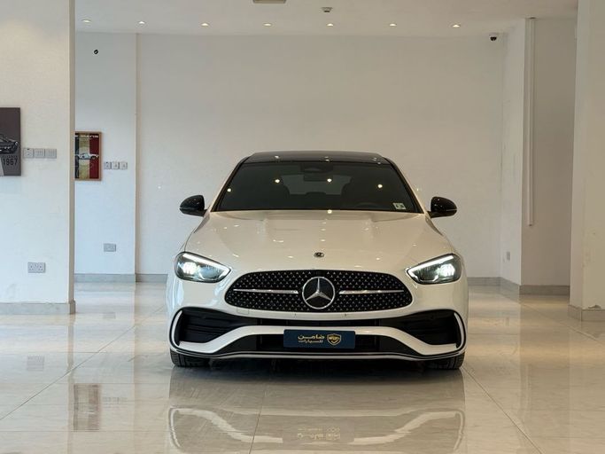 مستعملة Mercedes-Benz C-Class 300 V (W206), 2.0 l, 2023 في في عمان, المسكات عنب طيب الشذا من Damin Motors، اللون أبيض.  | AUTO.AE | إعلان #255178