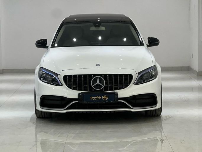 Подержанный Mercedes-Benz C-Class 300 IV (W205), 2.0 л, 2017 в Оман, Маскат от Damin Motors Белый цвет.  | AUTO.AE | Объявление #255430