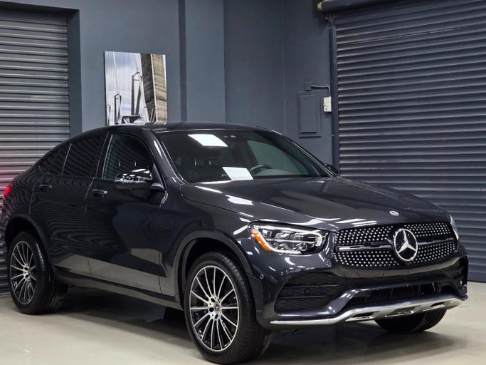 مستعملة Mercedes-Benz GLC Coupe 300 I (C253) فيس ليفت, 2.0 l, 2023 في في عمان, المسكات عنب طيب الشذا من CARZONE، اللون رمادي. أخرى | AUTO.AE | إعلان #250297