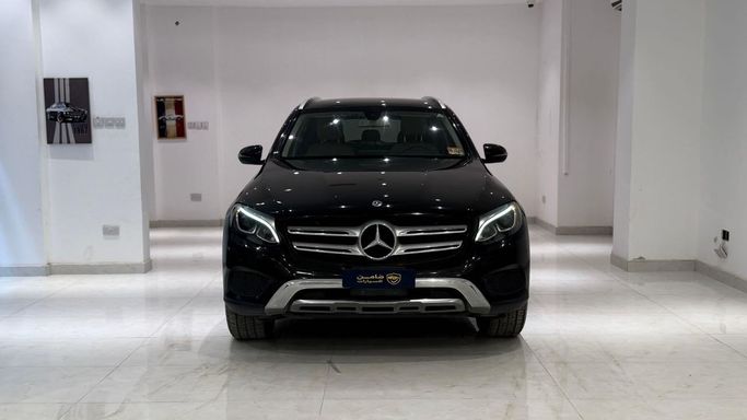 Подержанный Mercedes-Benz GLC 300 I (X253), 2.0 л, 2018 в Оман, Маскат от Damin Motors Черный цвет.  | AUTO.AE | Объявление #255531