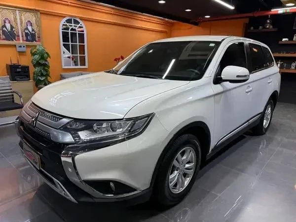 Подержанный Mitsubishi Outlander III Рестайлинг 3, 3.0 л, 2022 в Оман, Маскат от CLASSIC CAR Белый цвет. GCC | AUTO.AE | Объявление #253677