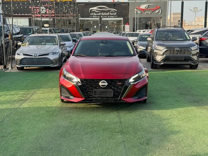 Подержанный Nissan Altima VI (L34) Рестайлинг, 2.0 л, 2024 в Оман, Маскат от ROYAL ELITE CARS Бордовый цвет. GCC | AUTO.AE | Объявление #250057