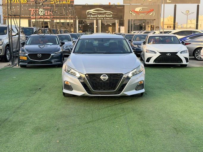 مستعملة Nissan Altima السادس (L34), 2.5 l, 2019 في في عمان, المسكات عنب طيب الشذا من ROYAL ELITE CARS، اللون فضي. مواصفات الخليج | AUTO.AE | إعلان #250117