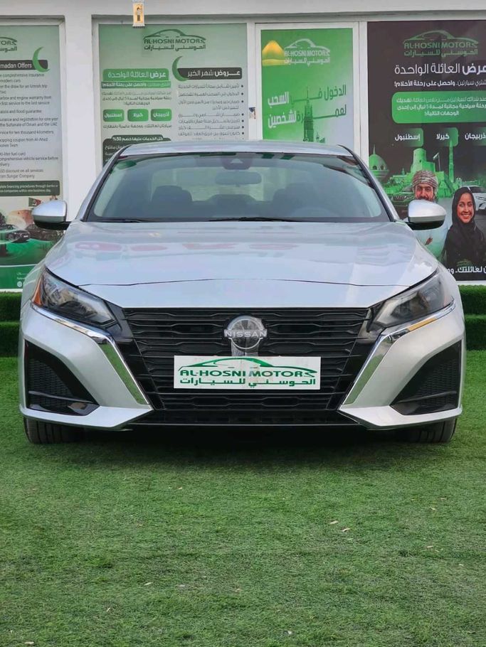 مستعملة Nissan Altima فيس ليفت السادس (L34), 2.5 l, 2023 في في عمان, المسكات عنب طيب الشذا من AL HOSNI MOTORS، اللون فضي.  | AUTO.AE | إعلان #251265
