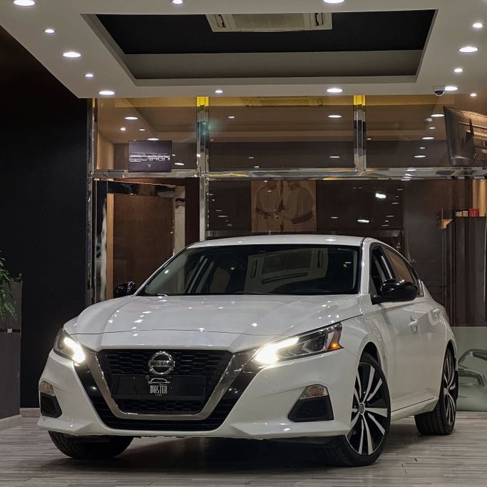مستعملة Nissan Altima السادس (L34), 2.5 l, 2021 في في عمان, المسكات عنب طيب الشذا من MASTER CARS، اللون أبيض.  | AUTO.AE | إعلان #255187