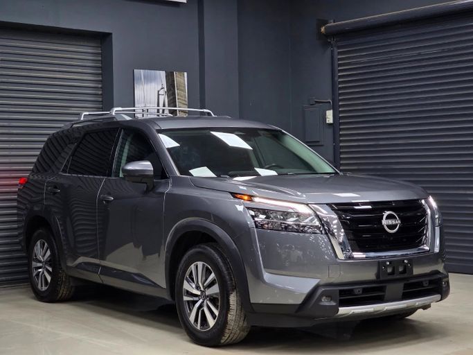 مستعملة Nissan Pathfinder V, 3.5 l, 2023 في في عمان, المسكات عنب طيب الشذا من CARZONE، اللون رمادي. أخرى | AUTO.AE | إعلان #250256