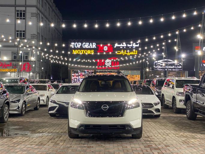 Подержанный Nissan Pathfinder V, 3.5 л, 2022 в Оман, Маскат от TOP GEAR MOTORS Белый цвет.  | AUTO.AE | Объявление #250575