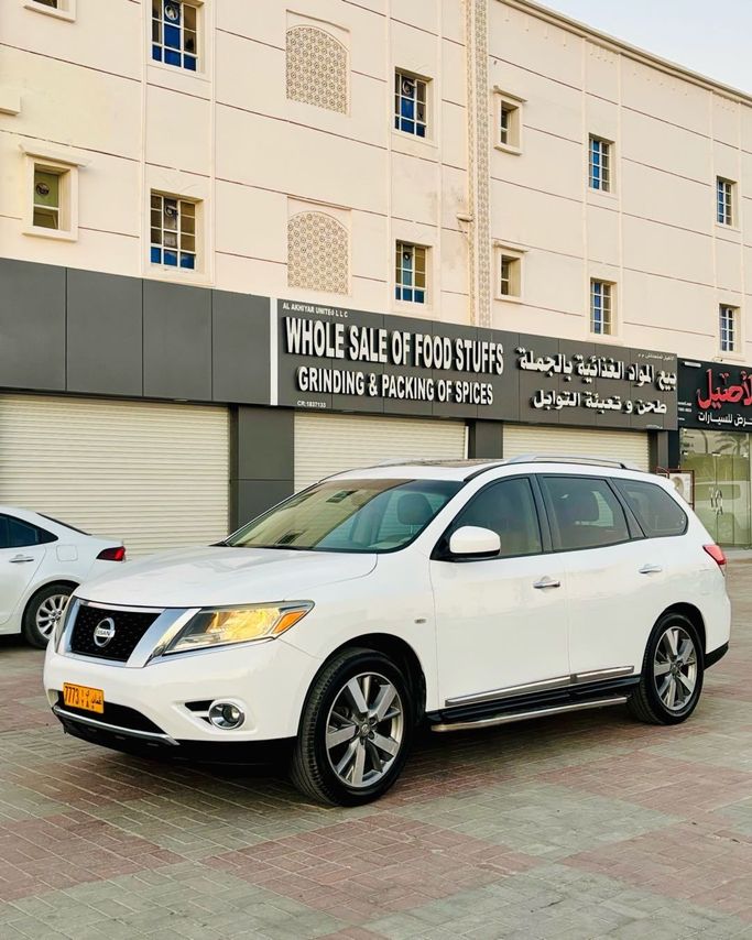 مستعملة Nissan Pathfinder رابعاً, 3.5 l, 2013 في في عمان, المسكات عنب طيب الشذا من AL IZZ CAR SHOWROOM، اللون فضي. أخرى | AUTO.AE | إعلان #256194
