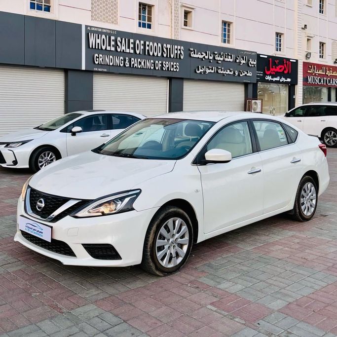 مستعملة Nissan Sentra عملية فيس ليفت VII (B17), 1.8 l, 2021 في في عمان, المسكات عنب طيب الشذا من AL IZZ CAR SHOWROOM، اللون أبيض. أخرى | AUTO.AE | إعلان #256232