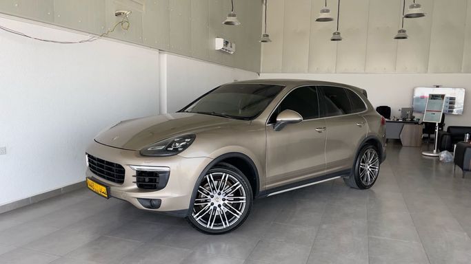 مستعملة Porsche Cayenne S فيس ليفت الثاني (958), 3.6 l, 2015 في في عمان, المسكات عنب طيب الشذا من ALBAHRI 4 CARS، اللون برونزي. مواصفات الخليج | AUTO.AE | إعلان #253558