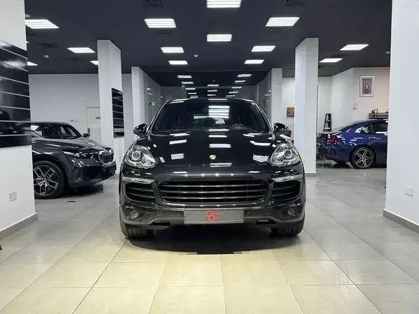 مستعملة Porsche Cayenne فيس ليفت الثاني (958), 3.6 l, 2015 في في عمان, المسكات عنب طيب الشذا من CLASSIC CAR، اللون أسود. مواصفات الخليج | AUTO.AE | إعلان #254127