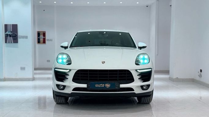 مستعملة Porsche Macan I, 2.0 l, 2018 في في عمان, المسكات عنب طيب الشذا من Damin Motors، اللون أبيض. مواصفات الخليج | AUTO.AE | إعلان #255639