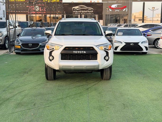 Подержанный Toyota 4Runner V Рестайлинг, 4.0 л, 2017 в Оман, Маскат от ROYAL ELITE CARS Белый цвет. GCC | AUTO.AE | Объявление #250116