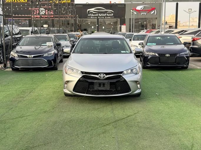 Подержанный Toyota Camry VIII (XV70), 2.5 л, 2017 в Оман, Маскат от ROYAL ELITE CARS Серебристый цвет. GCC | AUTO.AE | Объявление #250082
