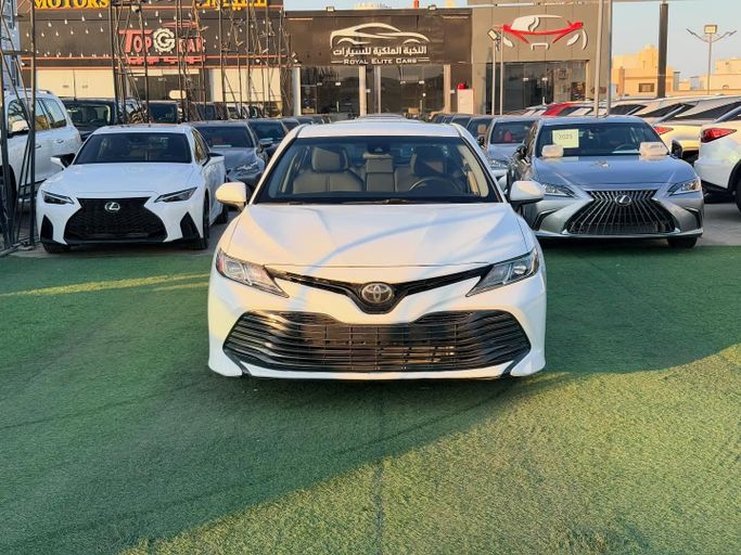Подержанный Toyota Camry VIII (XV70), 2.5 л, 2019 в Оман, Маскат от ROYAL ELITE CARS Белый цвет. Американская | AUTO.AE | Объявление #250105