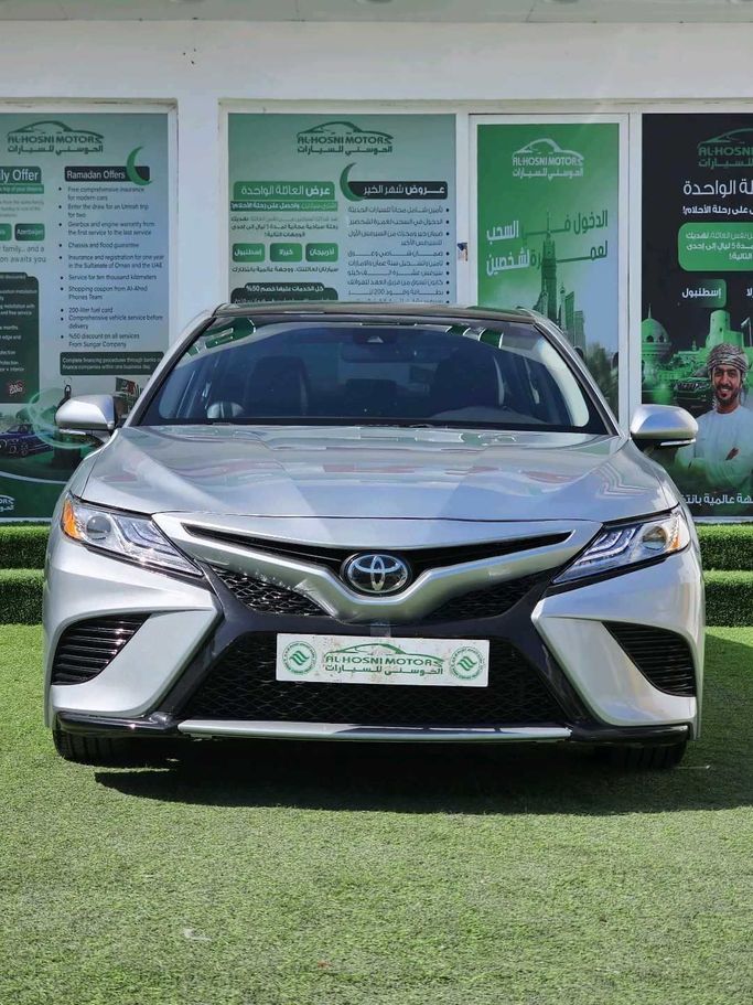 Подержанный Toyota Camry VIII (XV70), 2.5 л, 2020 в Оман, Маскат от AL HOSNI MOTORS Серебристый цвет. Американская | AUTO.AE | Объявление #251466