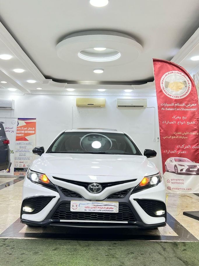 مستعملة Toyota Camry عملية فيس ليفت VII (XV50) 2, 2.5 l, 2018 في في عمان, المسكات عنب طيب الشذا من AL SALAM CARS SHOWROOM، اللون أبيض. مواصفات الخليج | AUTO.AE | إعلان #253444