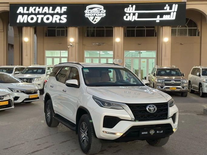 مستعملة Toyota Fortuner فيس ليفت الثاني, 2.7 l, 2022 في في عمان, المسكات عنب طيب الشذا من ALKHALAF MOTORS، اللون أبيض. مواصفات الخليج | AUTO.AE | إعلان #252751
