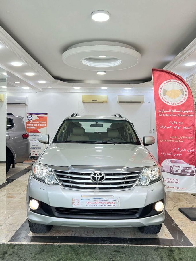 مستعملة Toyota Fortuner أنا فيس ليفت 2, 4.0 l, 2013 في في عمان, المسكات عنب طيب الشذا من AL SALAM CARS SHOWROOM، اللون فضي. مواصفات الخليج | AUTO.AE | إعلان #253363