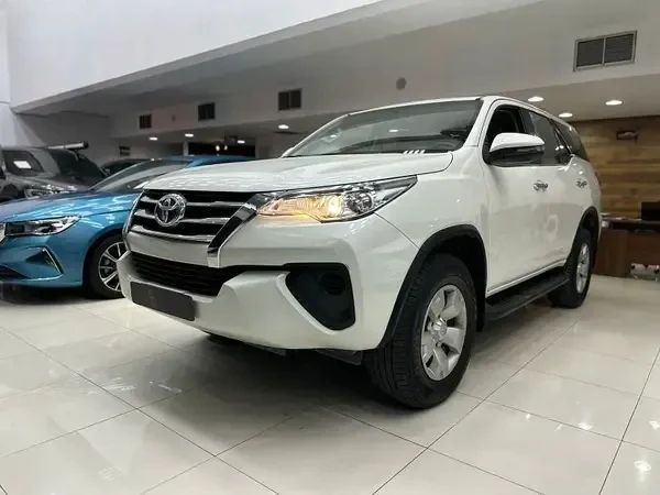 مستعملة Toyota Fortuner ثانياً, 2.8 l, 2020 في في عمان, المسكات عنب طيب الشذا من CLASSIC CAR، اللون أبيض. مواصفات الخليج | AUTO.AE | إعلان #254349