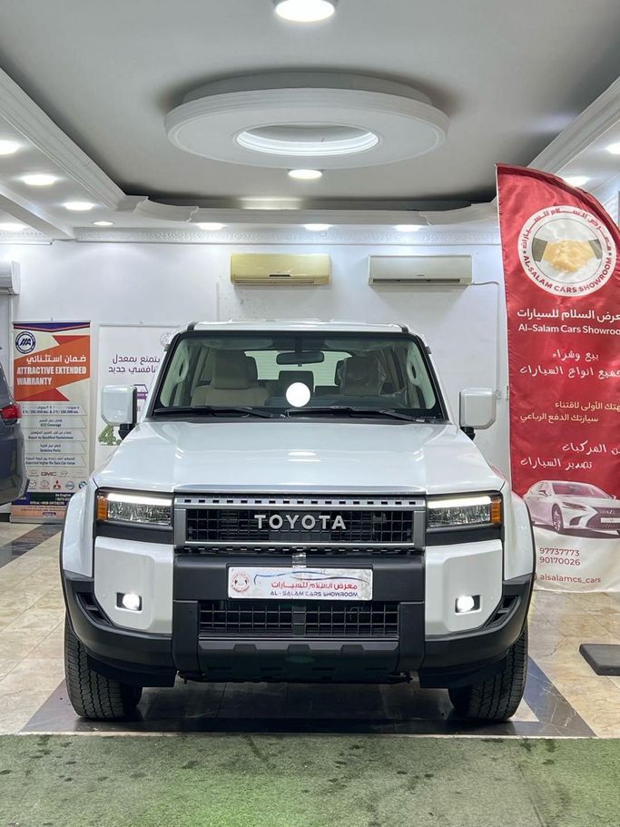 جديدة Toyota Land Cruiser Prado سلسلة 250, 2.4 l, 2026 في في عمان, المسكات عنب طيب الشذا من AL SALAM CARS SHOWROOM، اللون أبيض. مواصفات الخليج | AUTO.AE | إعلان #253592