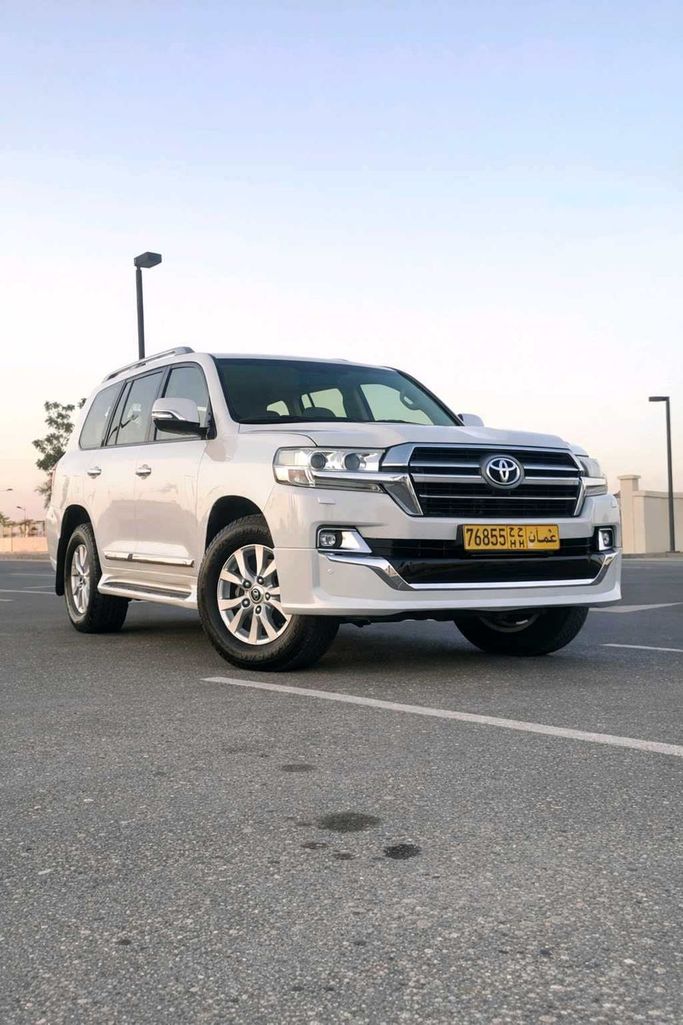 مستعملة Toyota Land Cruiser 200 Series 200 Series Facelift 2, 5.7 l, 2019 في في عمان, المسكات عنب طيب الشذا من 111 motors، اللون أبيض. مواصفات الخليج | AUTO.AE | إعلان #250770