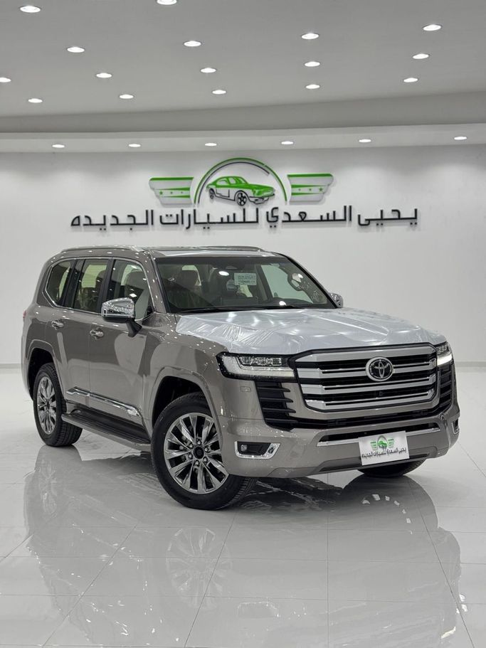 Новый Toyota Land Cruiser Twin Turbo 300 Series, 3.5 л, 2025 в Оман, Маскат от YAHYA AL SAADI Серебристый цвет. GCC | AUTO.AE | Объявление #251820