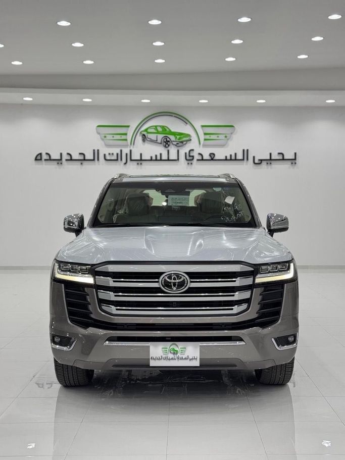 Новый Toyota Land Cruiser Twin Turbo 300 Series, 3.5 л, 2025 в Оман, Маскат от YAHYA AL SAADI Серебристый цвет. GCC | AUTO.AE | Объявление #251828