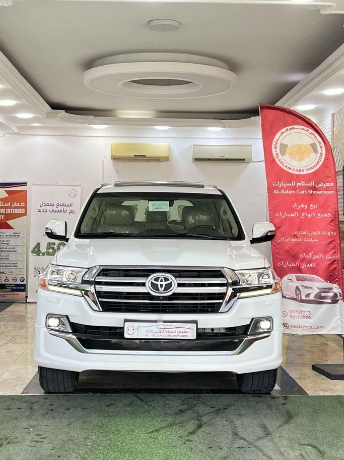 مستعملة Toyota Land Cruiser 200 Series 200 Series Facelift 2, 5.7 l, 2019 في في عمان, المسكات عنب طيب الشذا من AL SALAM CARS SHOWROOM، اللون أبيض. مواصفات الخليج | AUTO.AE | إعلان #253477