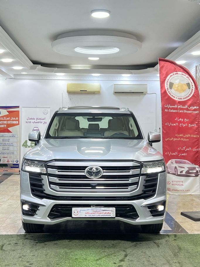 Подержанный Toyota Land Cruiser Twin Turbo 300 Series, 3.5 л, 2023 в Оман, Маскат от AL SALAM CARS SHOWROOM Серебристый цвет. GCC | AUTO.AE | Объявление #253594