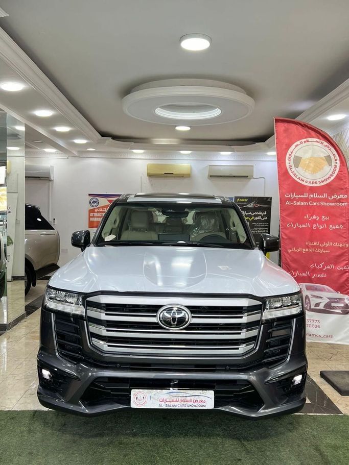 مستعملة Toyota Land Cruiser Twin Turbo السلسلة 300, 3.5 l, 2025 في في عمان, المسكات عنب طيب الشذا من AL SALAM CARS SHOWROOM، اللون فضي. مواصفات الخليج | AUTO.AE | إعلان #253639
