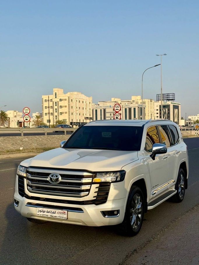مستعملة Toyota Land Cruiser Twin Turbo السلسلة 300, 3.5 l, 2022 في في عمان, المسكات عنب طيب الشذا من ALFKAMAH MOTORS، اللون أبيض. مواصفات الخليج | AUTO.AE | إعلان #255131
