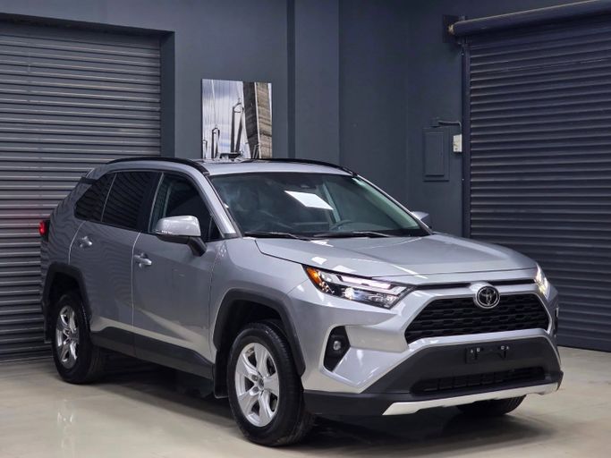 مستعملة Toyota RAV4 V (XA50), 2.5 l, 2024 في في عمان, المسكات عنب طيب الشذا من CARZONE، اللون فضي. أخرى | AUTO.AE | إعلان #250316
