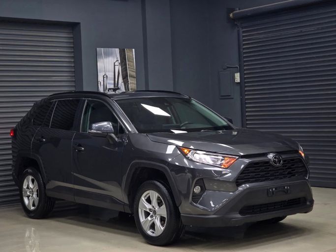 مستعملة Toyota RAV4 V (XA50), 2.5 l, 2021 في في عمان, المسكات عنب طيب الشذا من CARZONE، اللون رمادي. أخرى | AUTO.AE | إعلان #250344