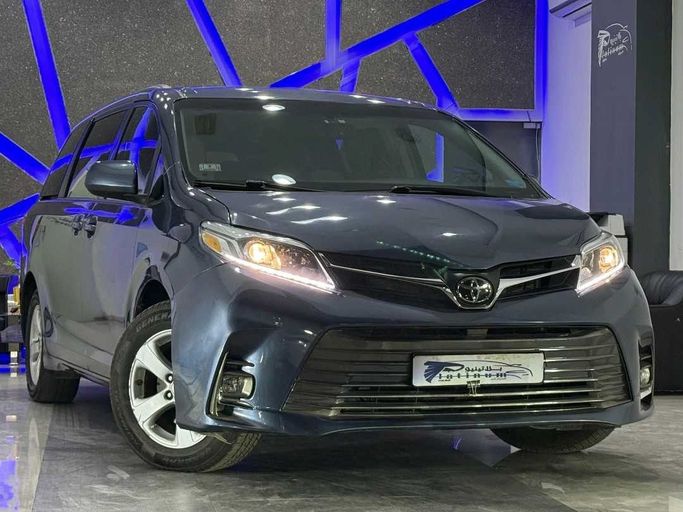 مستعملة Toyota Sienna ثالثاً فيس ليفت 2, 3.5 l, 2017 في في عمان, المسكات عنب طيب الشذا من PLATINUM CARS، اللون أزرق.  | AUTO.AE | إعلان #252648