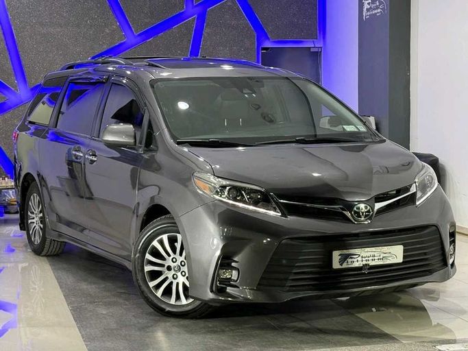 Подержанный Toyota Sienna III Рестайлинг 2, 3.5 л, 2018 в Оман, Маскат от PLATINUM CARS Серый цвет.  | AUTO.AE | Объявление #253040