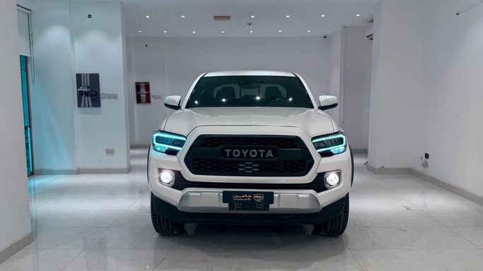 مستعملة Toyota Tacoma رابعاً, 2.4 l, 2023 في في عمان, المسكات عنب طيب الشذا من Damin Motors، اللون أبيض.  | AUTO.AE | إعلان #255698