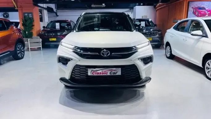Подержанный Toyota Urban Cruiser III, 1.5 л, 2025 в Оман, Маскат от CLASSIC CAR Белый цвет. GCC | AUTO.AE | Объявление #254997