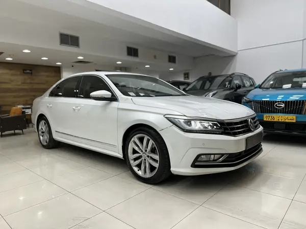 مستعملة Volkswagen Passat عملية فيس ليفت B8, 2.0 l, 2019 في في عمان, المسكات عنب طيب الشذا من CLASSIC CAR، اللون أبيض. مواصفات الخليج | AUTO.AE | إعلان #252900