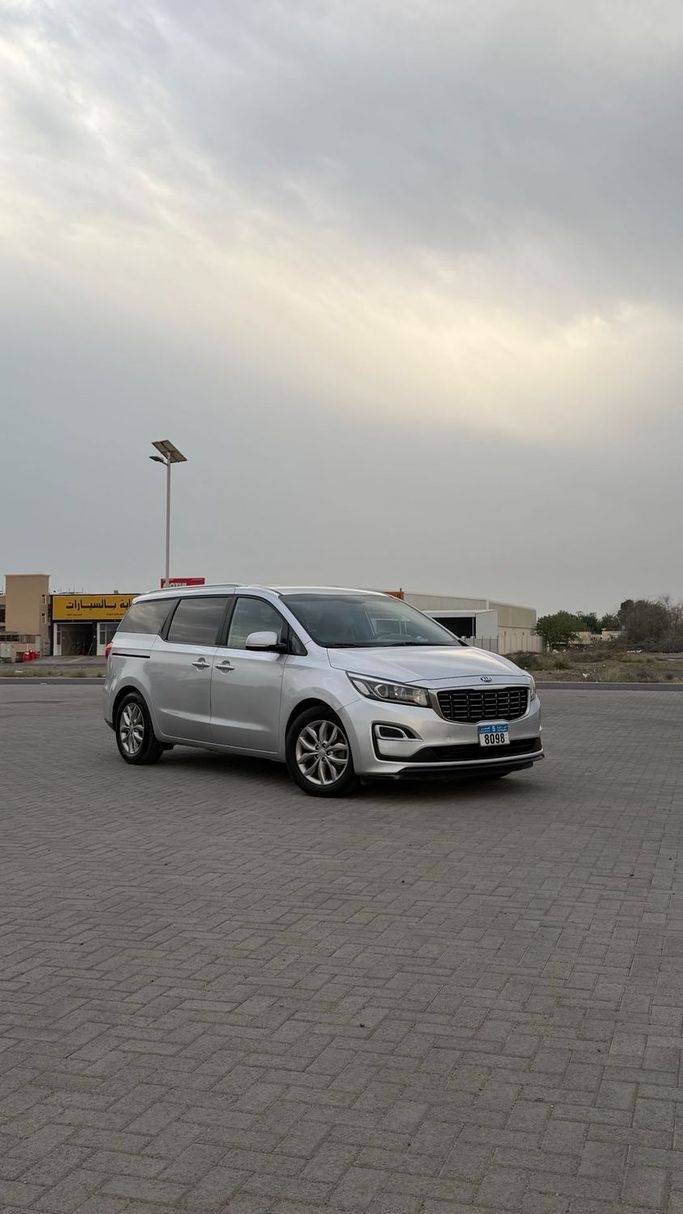 مستعملة Kia Sedona ثالثاً, 3.3 l, 2020 في في عمان, صحار من MAHFOODH AL MAQBALI، اللون فضي. مواصفات الخليج | AUTO.AE | إعلان #254791