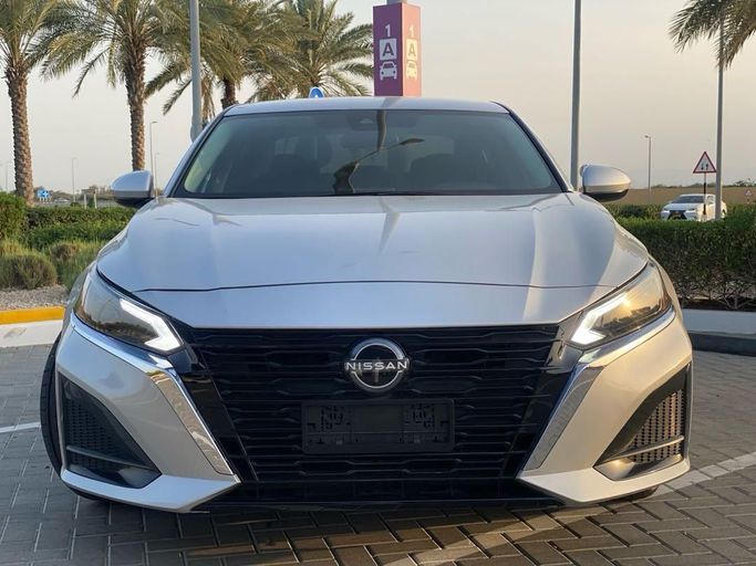 Подержанный Nissan Altima VI (L34) Рестайлинг, 2.5 л, 2023 в Оман, Сохар от ABU LAMAR MOTORS Серебристый цвет. GCC | AUTO.AE | Объявление #254643