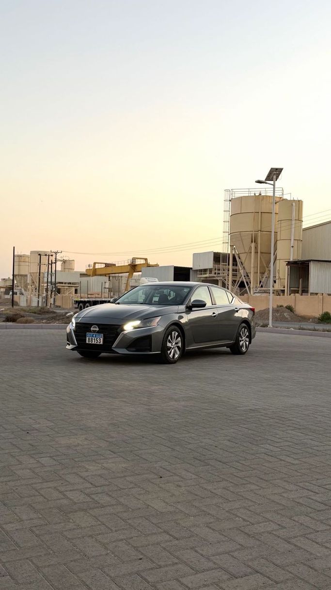 Подержанный Nissan Altima VI (L34) Рестайлинг, 2.5 л, 2023 в Оман, Сохар от MAHFOODH AL MAQBALI Серый цвет. GCC | AUTO.AE | Объявление #254903