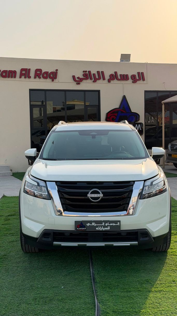 Used ⁦Nissan Pathfinder V, 3.5 l, 2023⁩ in Oman, Sohar by الوسام الراقي, White color. American Specs | AUTO.AE | Listing #288325