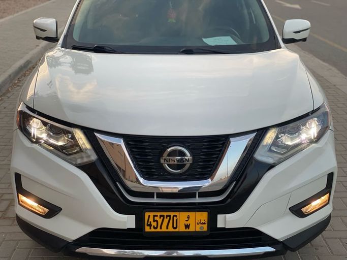 Подержанный Nissan Rogue II Рестайлинг, 2.5 л, 2019 в Оман, Сохар от ABU LAMAR MOTORS Белый цвет. GCC | AUTO.AE | Объявление #254647