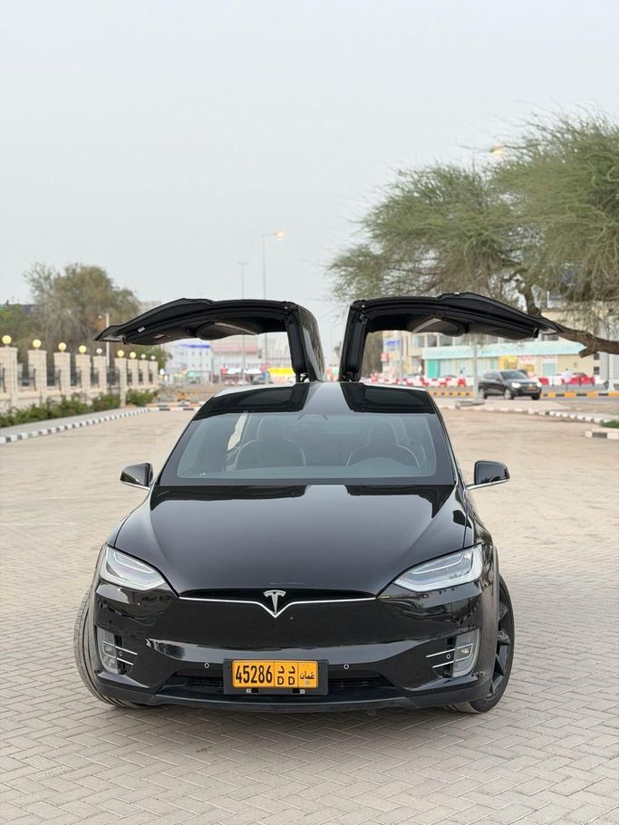 مستعملة Tesla Model X 100D I, 2021 في في عمان, صحار من CRYSTAL CARS، اللون أسود. مواصفات الخليج | AUTO.AE | إعلان #254679