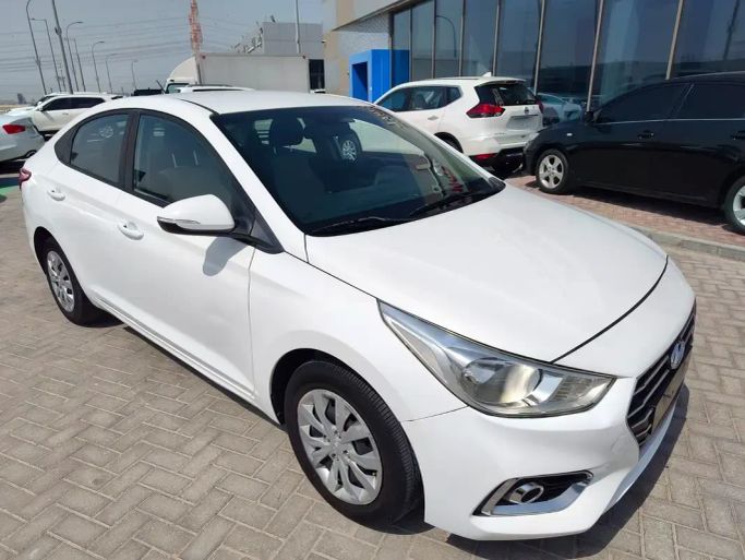 مستعملة Hyundai Accent V, 1.6 l, 2020 في في رأس الخيمة من Al Jamal Automobile Showroom، اللون أبيض. مواصفات الخليج | AUTO.AE