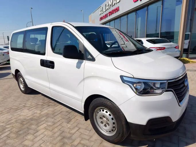 مستعملة Hyundai H-1 فيس ليفت الثاني 2, 2.4 l, 2019 في في رأس الخيمة من Al Jamal Automobile Showroom، اللون أبيض. مواصفات الخليج | AUTO.AE
