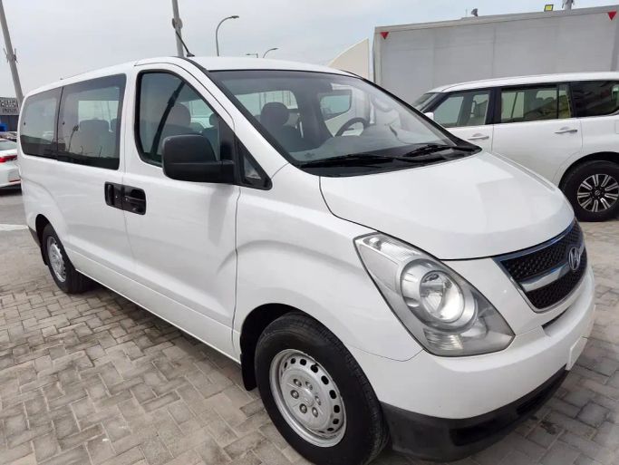 مستعملة Hyundai H-1 ثانياً, 2.4 l, 2015 في في رأس الخيمة من Al Jamal Automobile Showroom، اللون أبيض. مواصفات الخليج | AUTO.AE