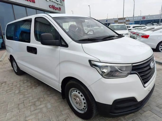 مستعملة Hyundai H-1 فيس ليفت الثاني 2, 2.4 l, 2019 في في الإمارات, رأس الخيمة من Al Jamal Automobile Showroom، اللون أبيض. مواصفات الخليج | AUTO.AE | إعلان #276395